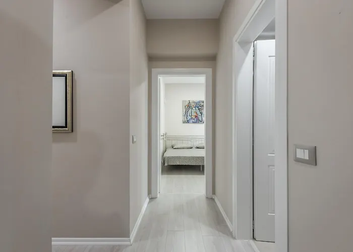 Luxury Block District * 티라나